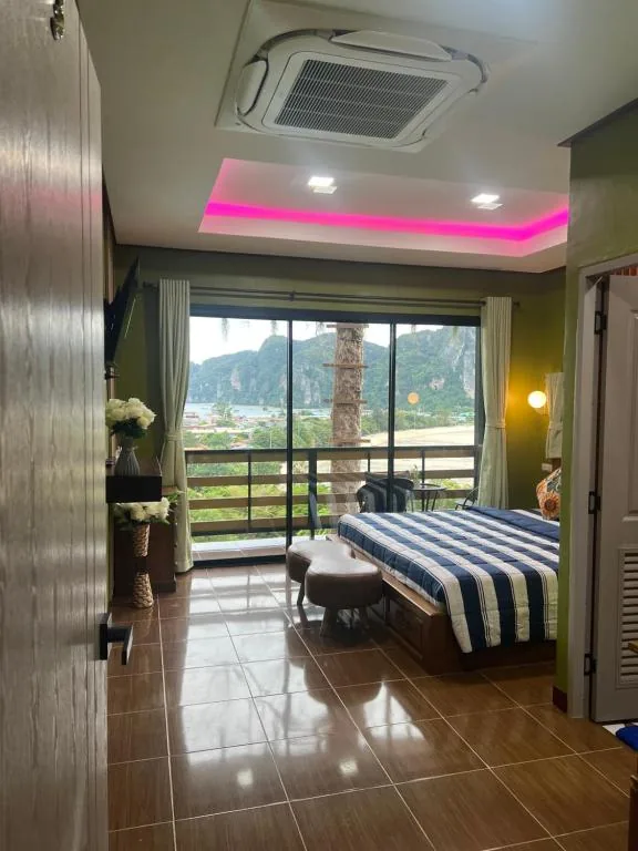 Deluxe Double Room with Balcony and Sea View — The View Hostel